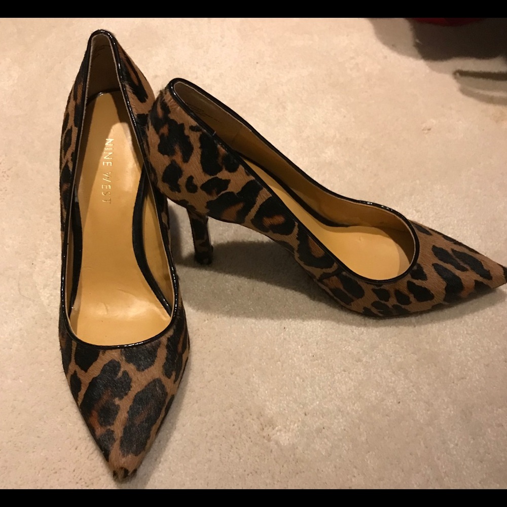 Leopard pointed shoes